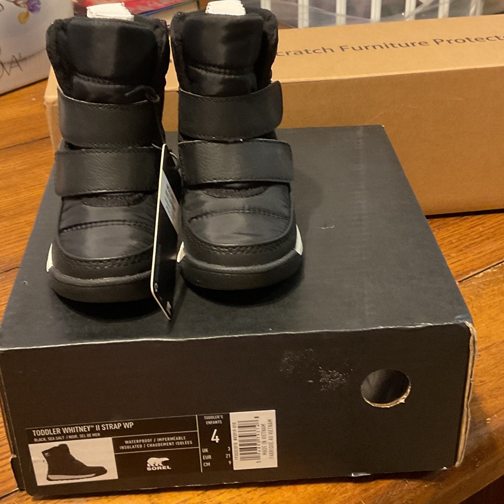 New inbox toddler,  Sorel Whitney waterproof boots size 4 toddler